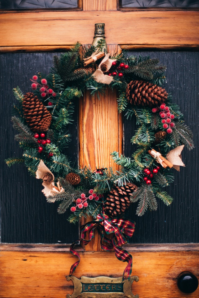 green-and-brown-pine-cone-wreath-775483